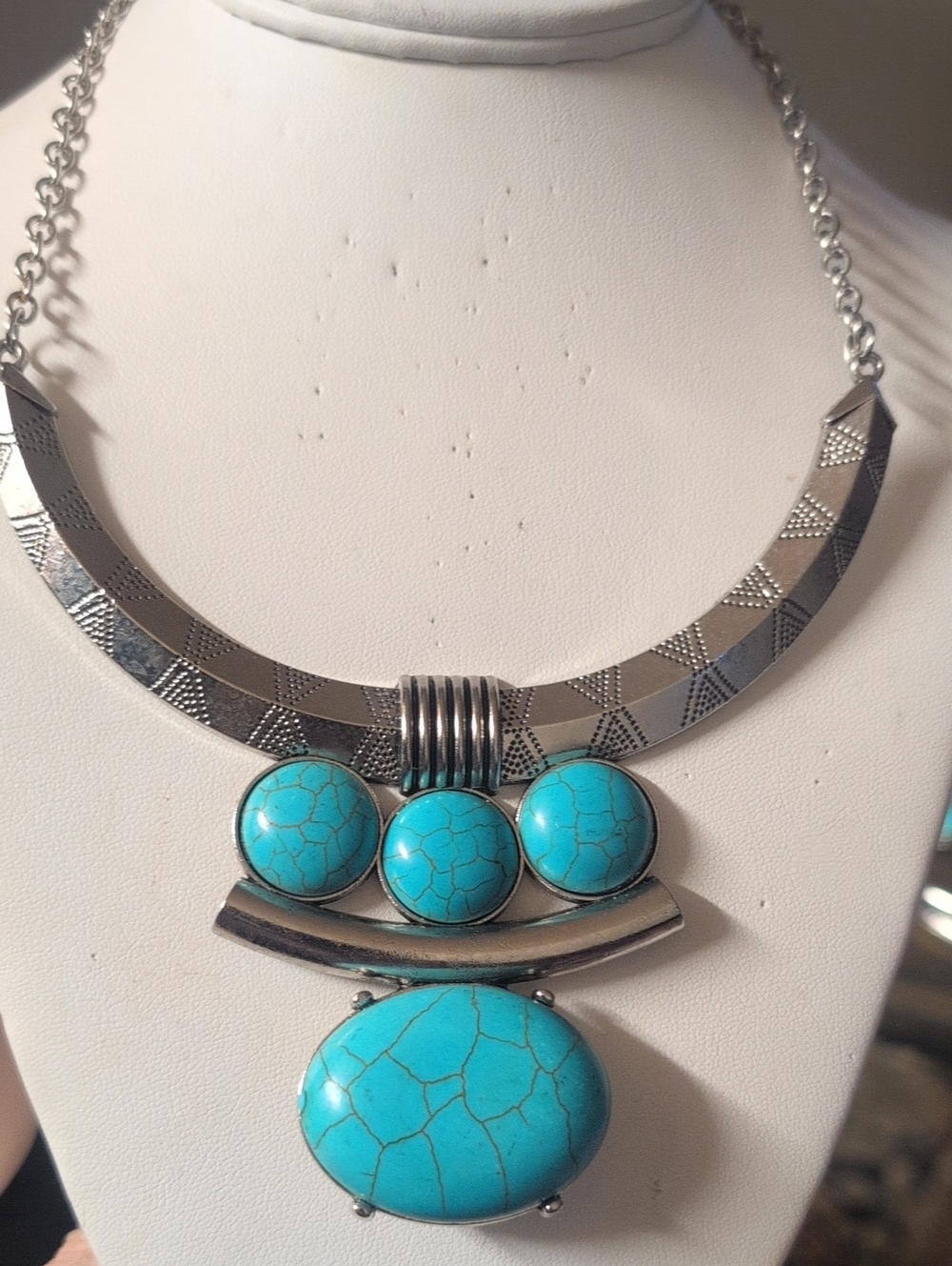Source Unknown Faux Turquoise and Silver Collar Necklace